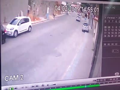 WOMAN DIES CRUSHED BY WALL (ANOTHER ANGLE)