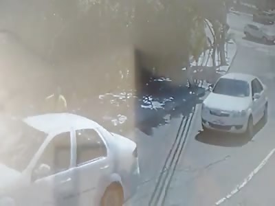THIEF CHASED, BEATEN IN THE MIDST OF THE STREET