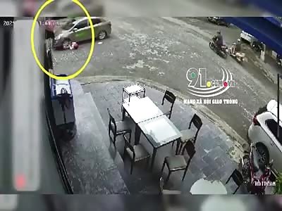 TWO GIRLS IN A SCOOTER BEING RUNOVER BY A TAXI