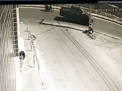 WATCH THIS GUY BEING RUNOVER BY TRUCK