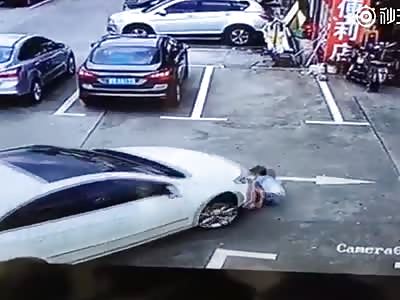Woman runs over 3 kids in Parking.