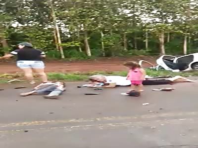 ðŸ’€ Aftermath Accident ðŸ’€  Poor Little Girl has to Witness Death in the Street 