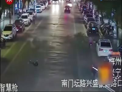 Drunk driver crashes straight into a motorcyclist and 10 other cars 