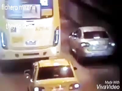 Motorcyclist suffers accident and is on fire