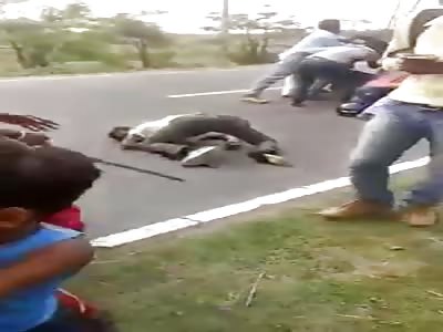Man died in Weird position - Bike and bus accident in bihar highway