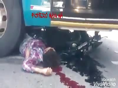 Motorcyclists die crushed by a bus