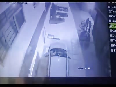 Thief beaten by neighbors