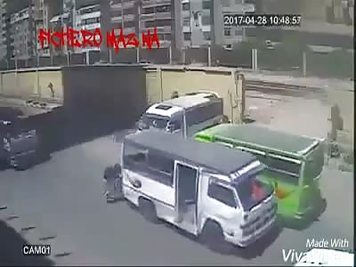 Hombes run over while pushing their vehicle
