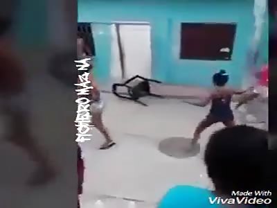 Women fight with a knife for the love of a man