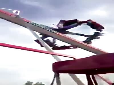 It looks really fun I also want to climb (Shocking Amusement Park accident)