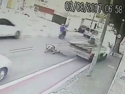 Cyclists falls and is hit