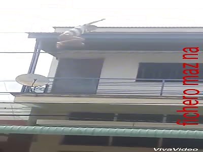 Man jumps from rooftop for lack of love