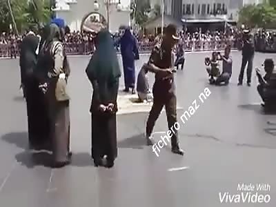 WOMAN BEATED IN PUBLIC: Muslims applying sharia law to women