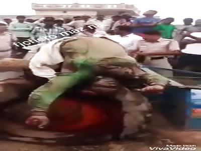 BEAUTIFUL ACCIDENT: man died by crushing tractor