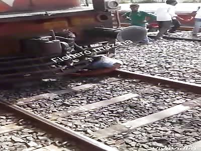 ACCIDENT ON TRAIN: man is found hanging on the front of dead train machine