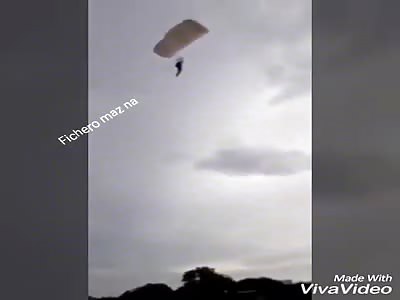 ACCIDENT: parachutist loses vertical and dies on the ground