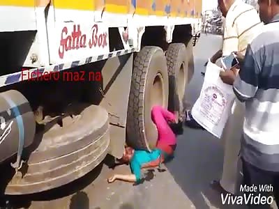 BRUTAL: women are crushed by truck
