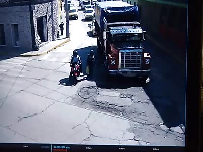 ACCIDENT : Old man crushed by truck