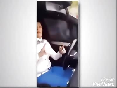 WOMAN DANCES IN HER CAR AND HAVE ACCIDENT