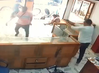 When Robbing a Jewelry Goes Wrong