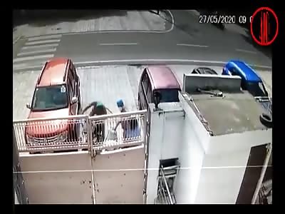 thieves beat their victim outside their home