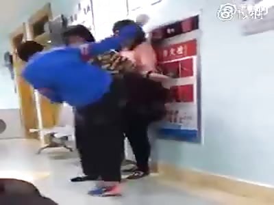 Chinese teenager beat her mother for not playing on the phone