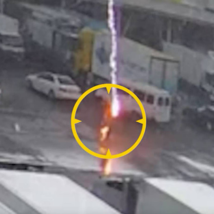 Cameras Filmed How a Simferopol Resident Was Killed by a Lightning Strike in a Parking Lot In Krasnodar