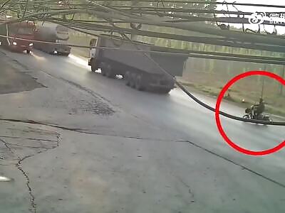 Chinese stupid man on moped crushed dead by big truck 
