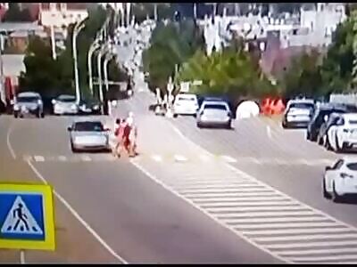  motorcyclist knocked down 4 pedestrians with children at high speed