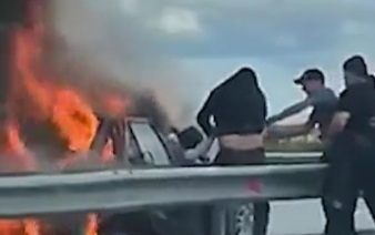 Brave man saving his brother from burned car