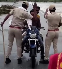 How the Indian Police handles traffic rules