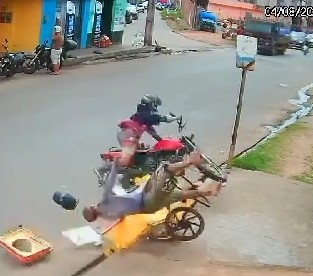 popsicle seller brutally hit at high speed