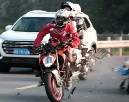 Chinese motorcyclist crush 