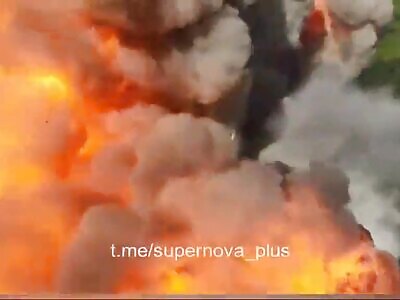 Big explosion RU IFV after VOG dropping
