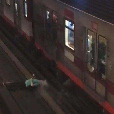 Woman Roasting To Death After Falling On Subway Tracks