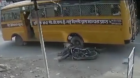 Motorcyclist horribly crushed under bus wheels 