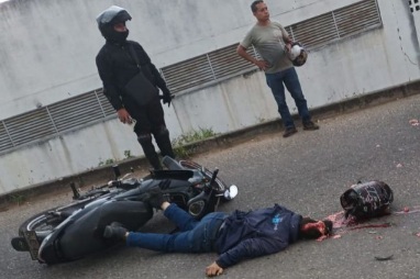 Motorcyclist head crushed like a watermelon 