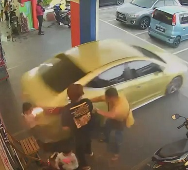 Poor Little Girl Crushed Against The Wall By Reversing Car