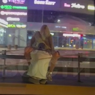Drunk Russian eating pussy in public 