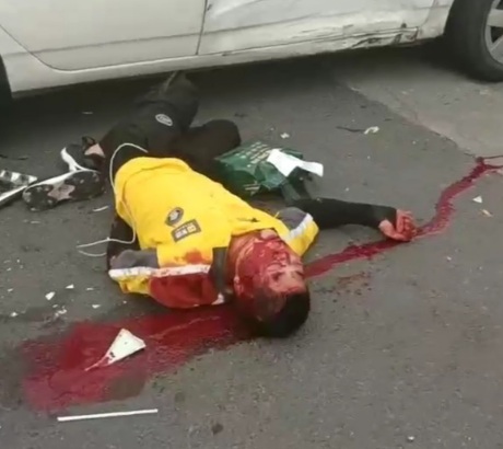 Chinese motorcyclist crashed dead by stupid driver 