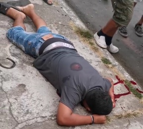 Gang member executed by sicario in front of his house 