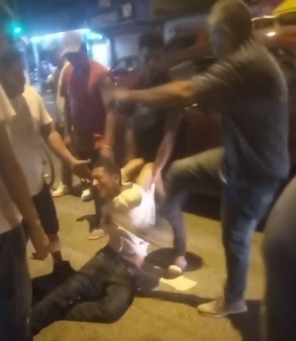 Thief tortured by angry crowds 