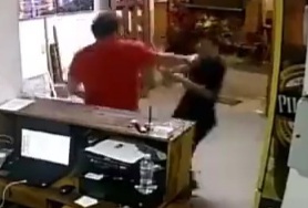 Receptionist attacked by crazy man for not letting him pissing in his 