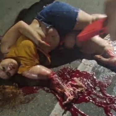 [HORRIFIC FOOTAGE] TWO WOMEN WITH SHATTERED BODY CRUSHED BY TRUCK STILL ALIVE 