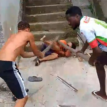 They Never Learn: Another Thief Gets Beaten In Favela