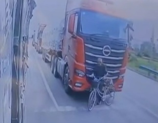 Old man on bicycle crashed under big truck 