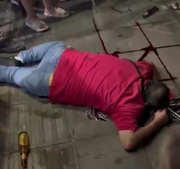 Man drinking his beer executed by sicario 