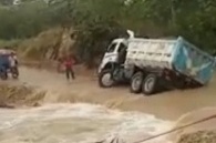 Stupid Driver Drowns with his Truck 