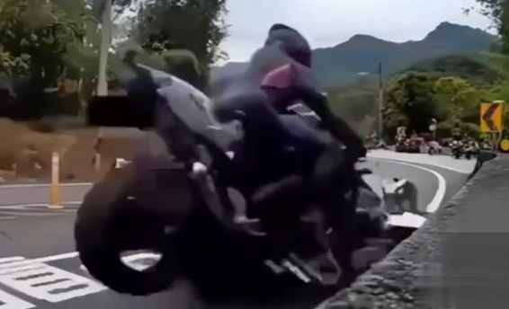 Horrific Motorcycle Crashes (Compilation)