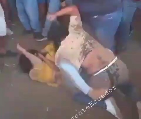 Crazy drunk women's fight 